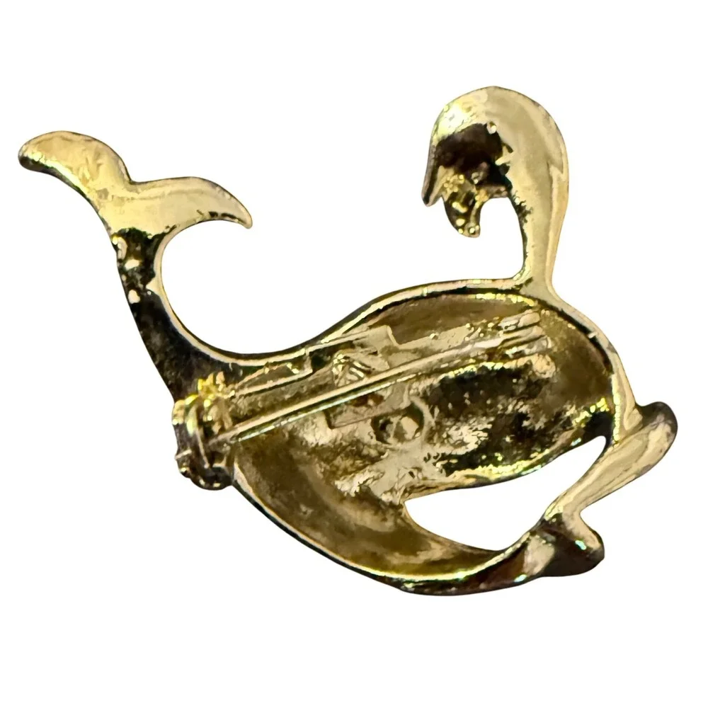 Vintage Gold Tone Whale‎ Pin Brooch with Red Rhinestone Eye Novelty Cute